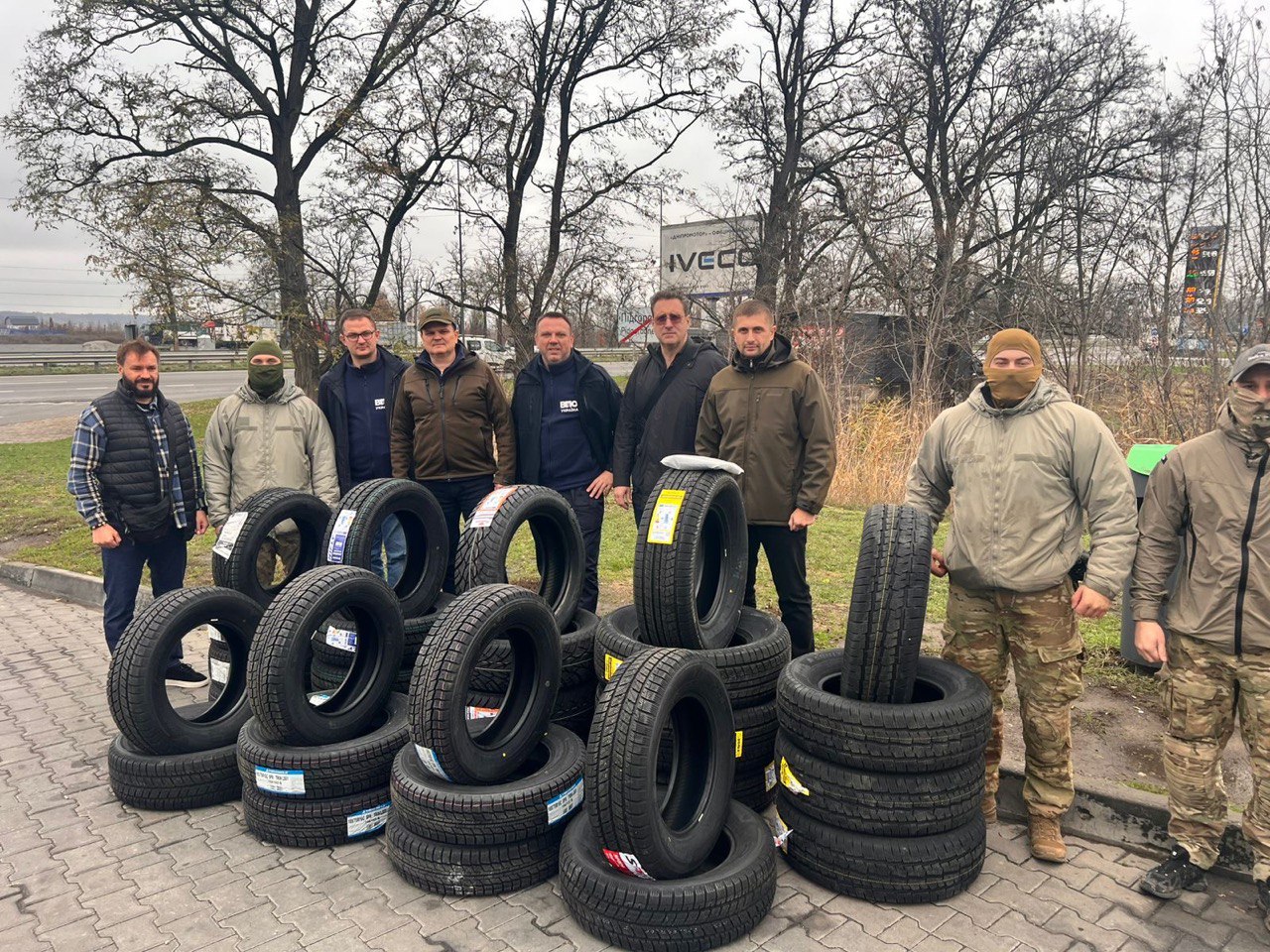 ⚡️Днями співзасновники ГО «ВПО Україна» — Максим Ткаченко, Сергій Козир, Руслан Горбенко, Владлен Неклюдов та Євген Брагар — зустрілися з нашими військовими та передали необхідну допомогу.